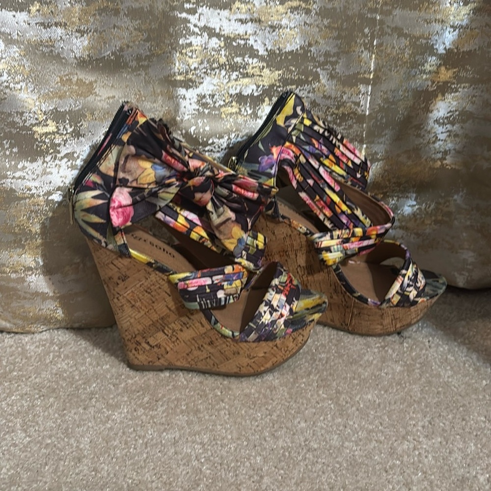 Tropical print wedges